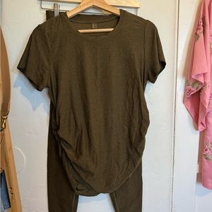 Beyond Yoga maternity leggings and top